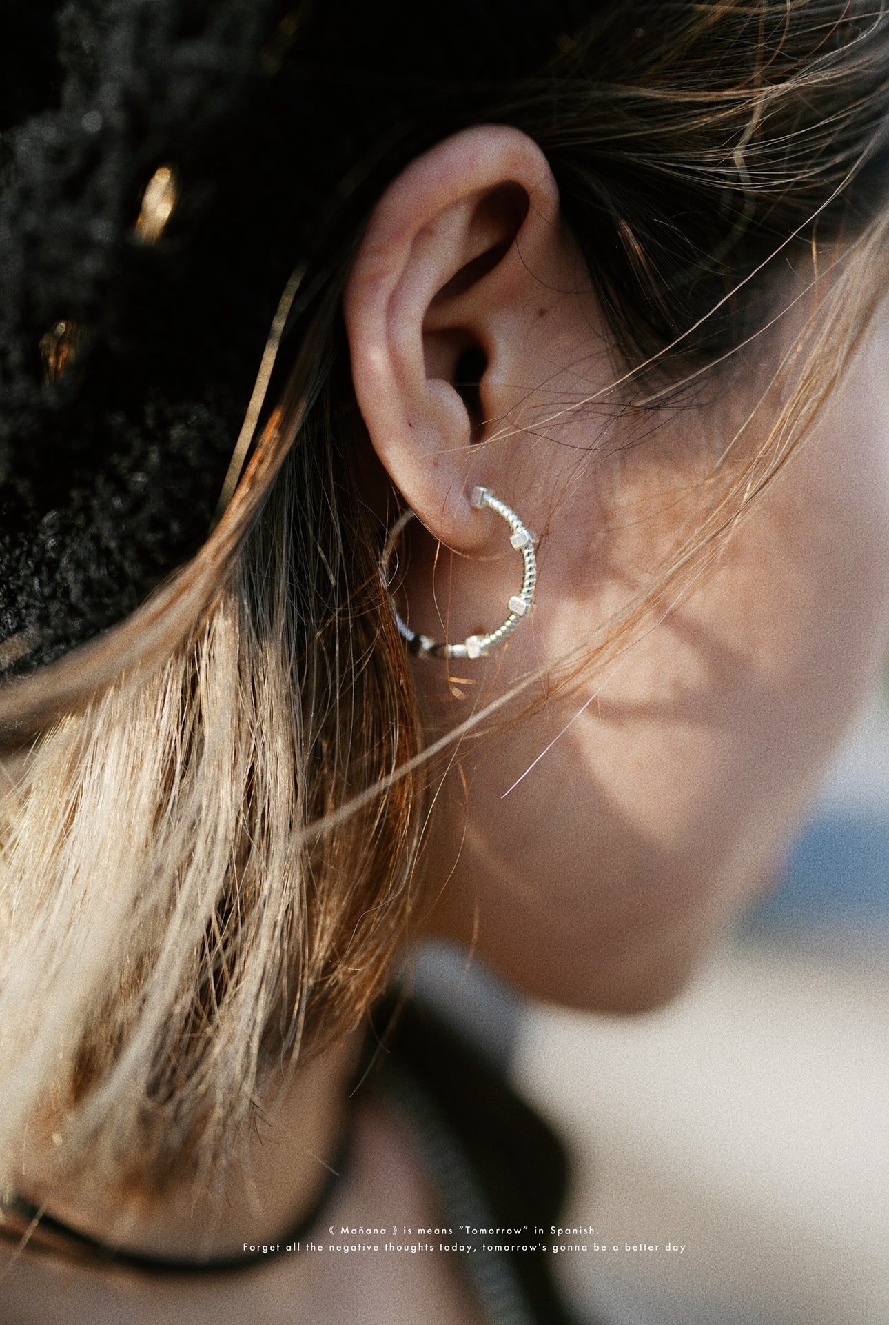 MZ522 20MM HOOP EARRINGS