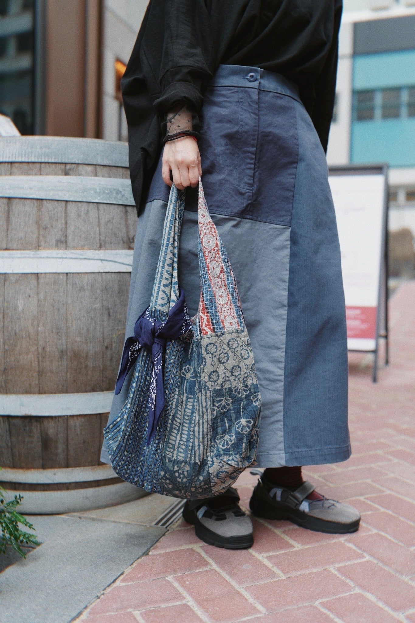 MZ733 INDIGO EMBROIDERED PATCHWORK TOTE BAG