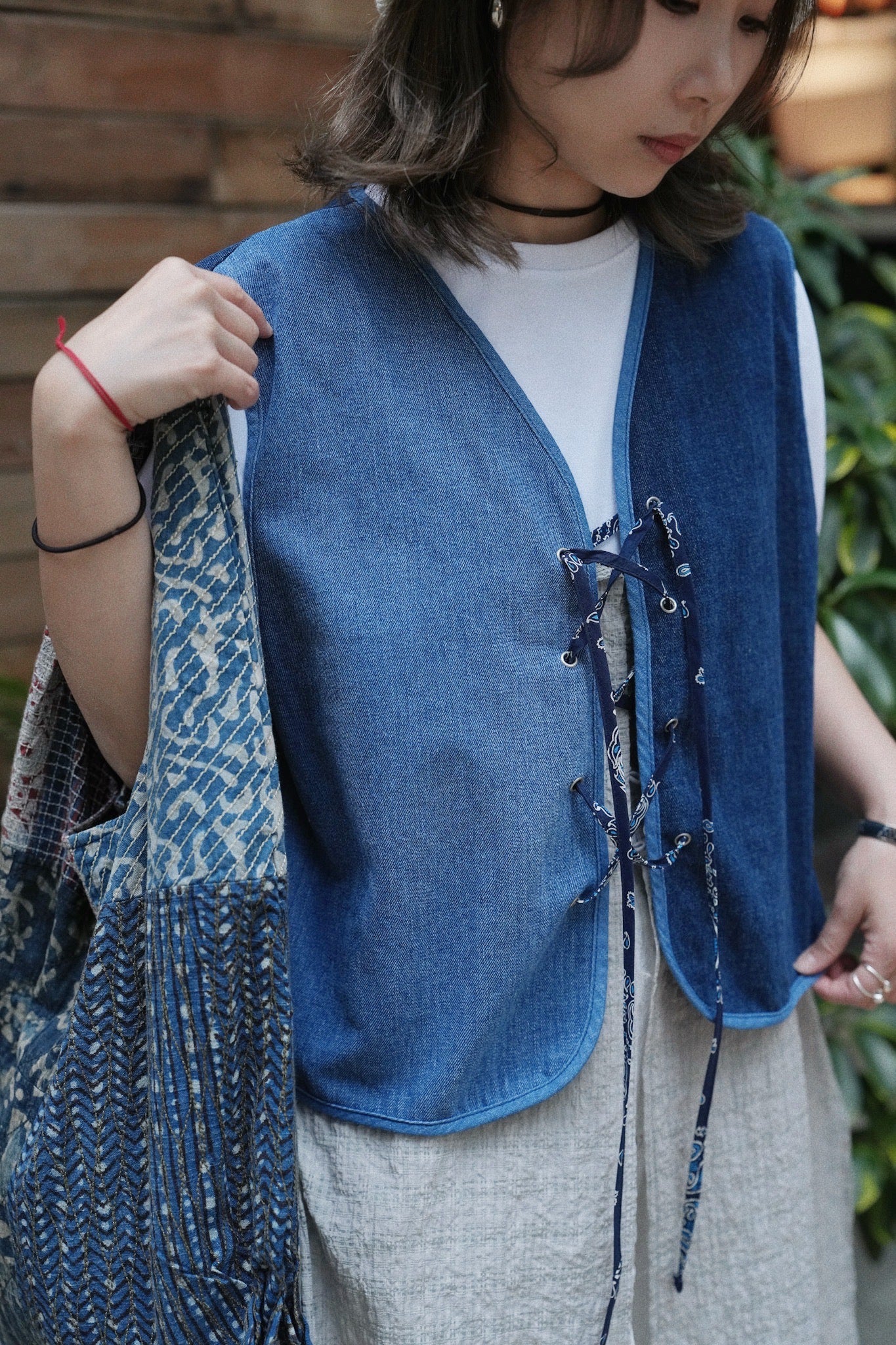 MZ734 TIED DENIM VEST WITH PAISLEY PATTERN