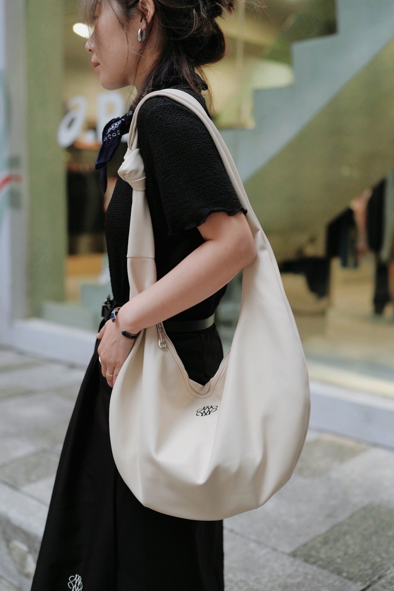 MZ725 NICK NICOLE SHOULDER KNOT BAG