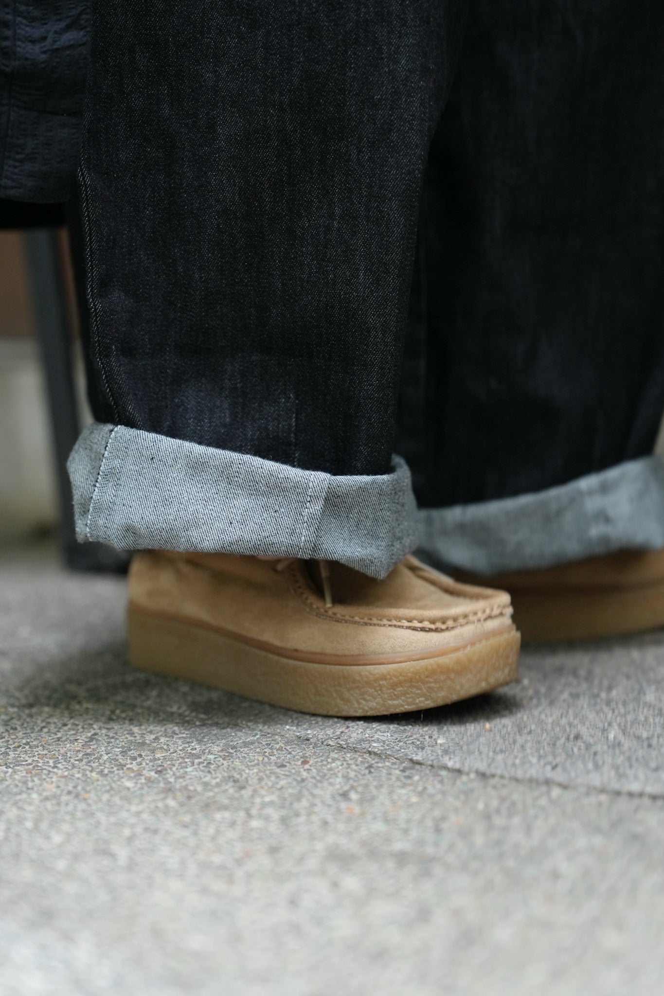 CA690 STRAIGHT DENIM JEANS