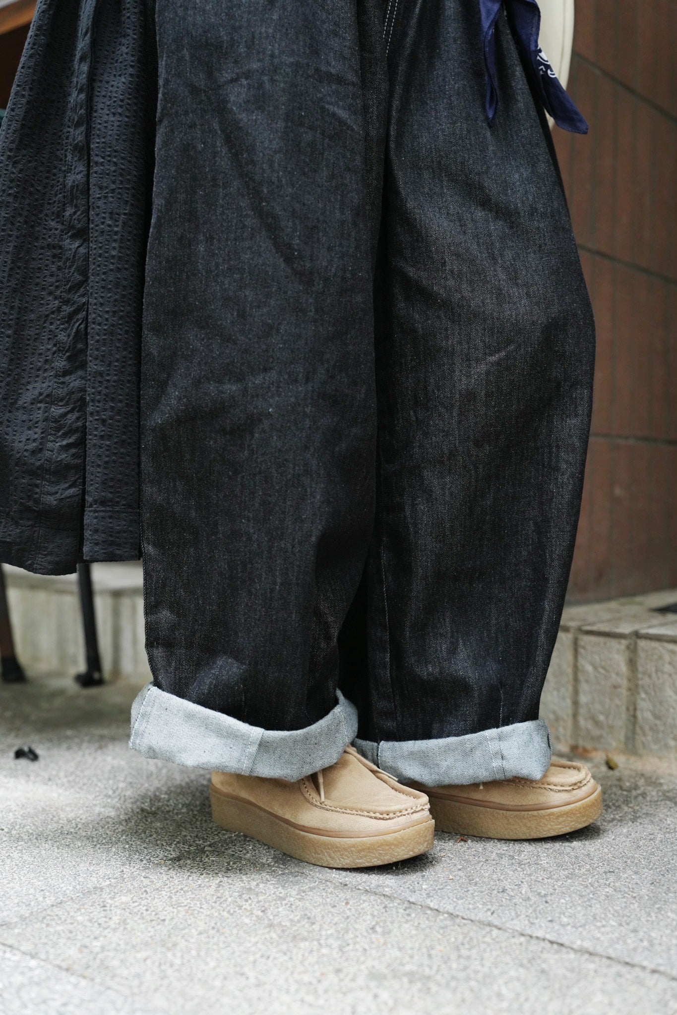 CA690 STRAIGHT DENIM JEANS