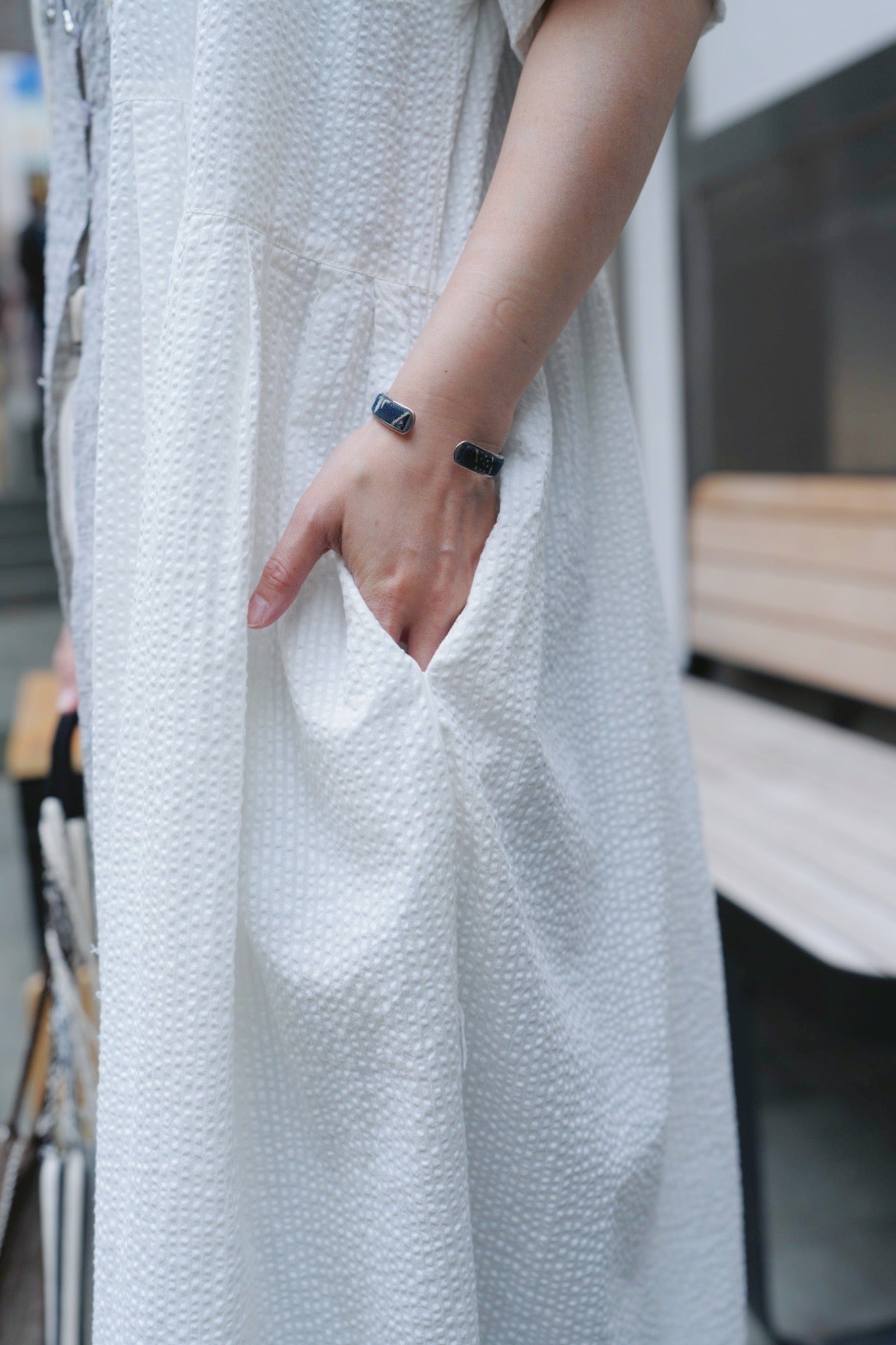 CA689 HITOMI V-NECK SEERSUCKER DRESS
