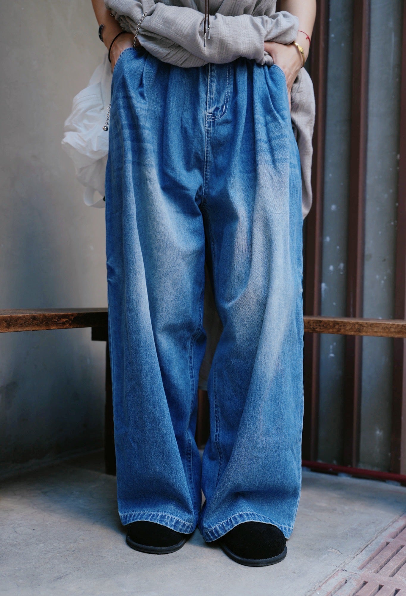 CA909 STONE WASHED DENIM JEANS