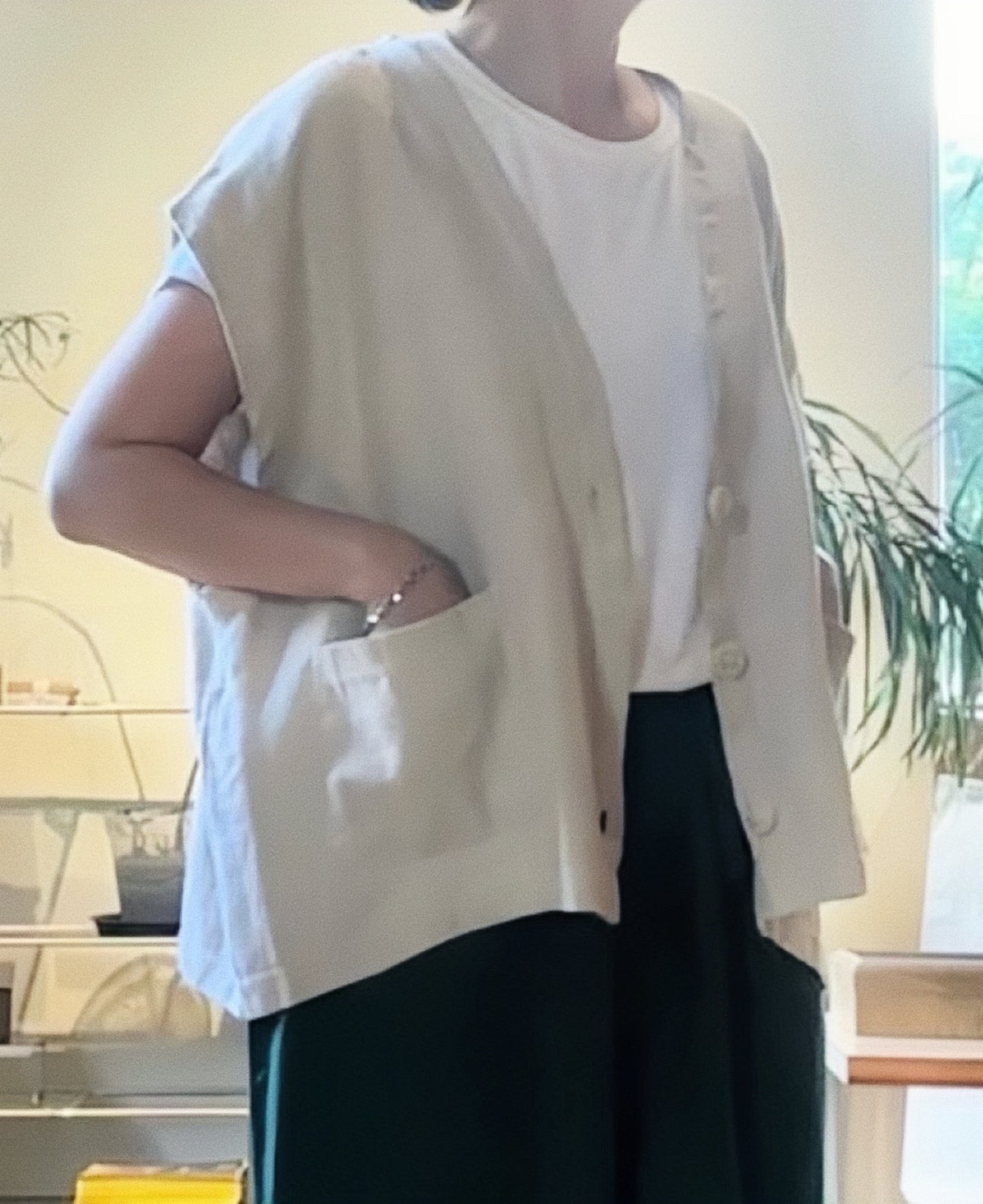 MZ811 V- NECK LINEN VEST
