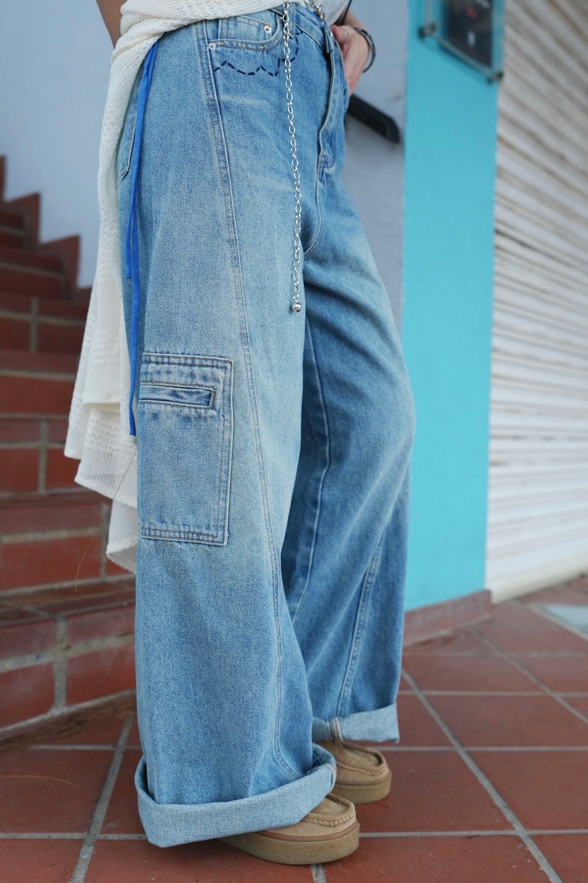 MZ740 EMBROIDERED POCKET JEANS