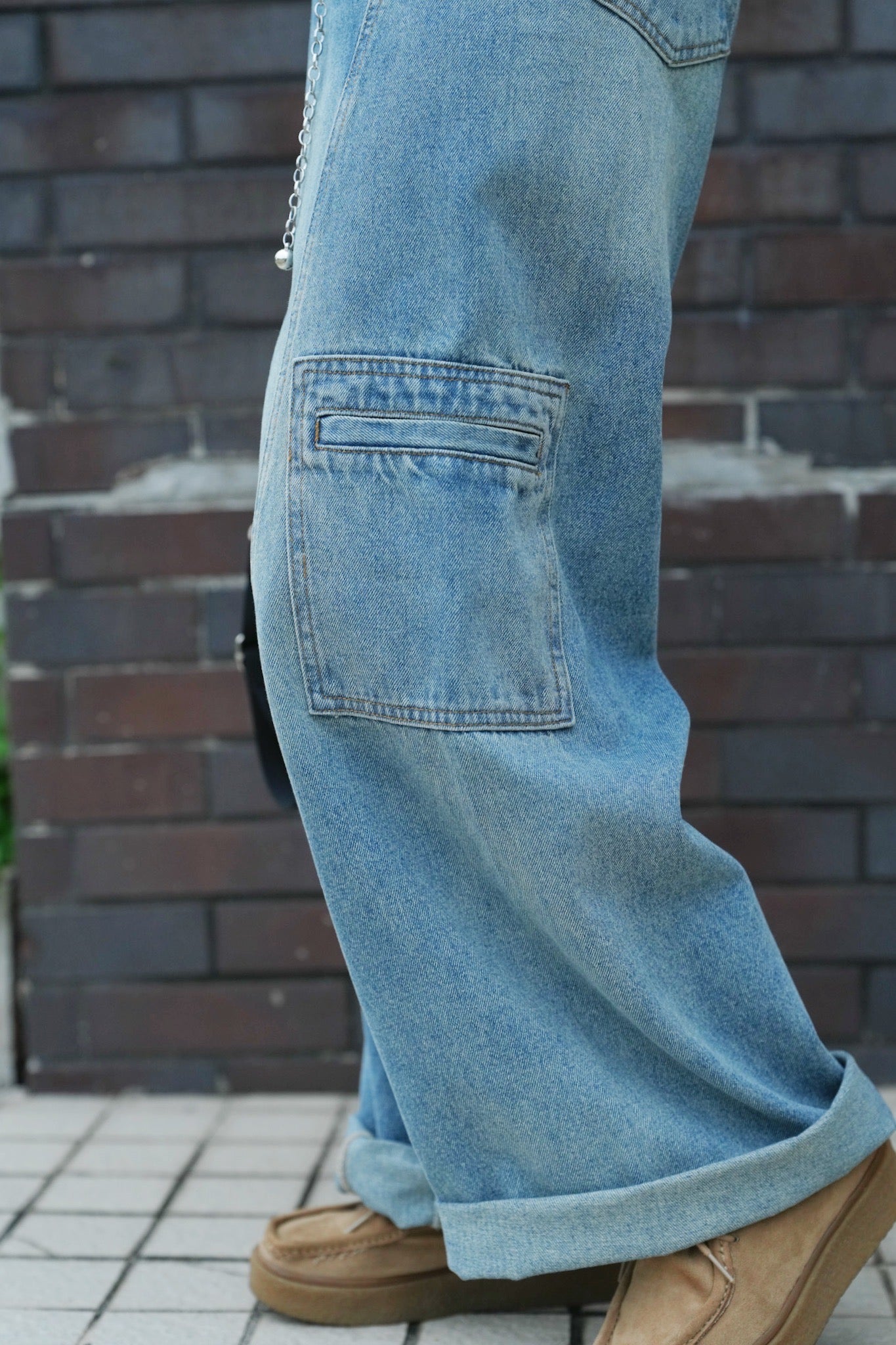 MZ740 EMBROIDERED POCKET JEANS