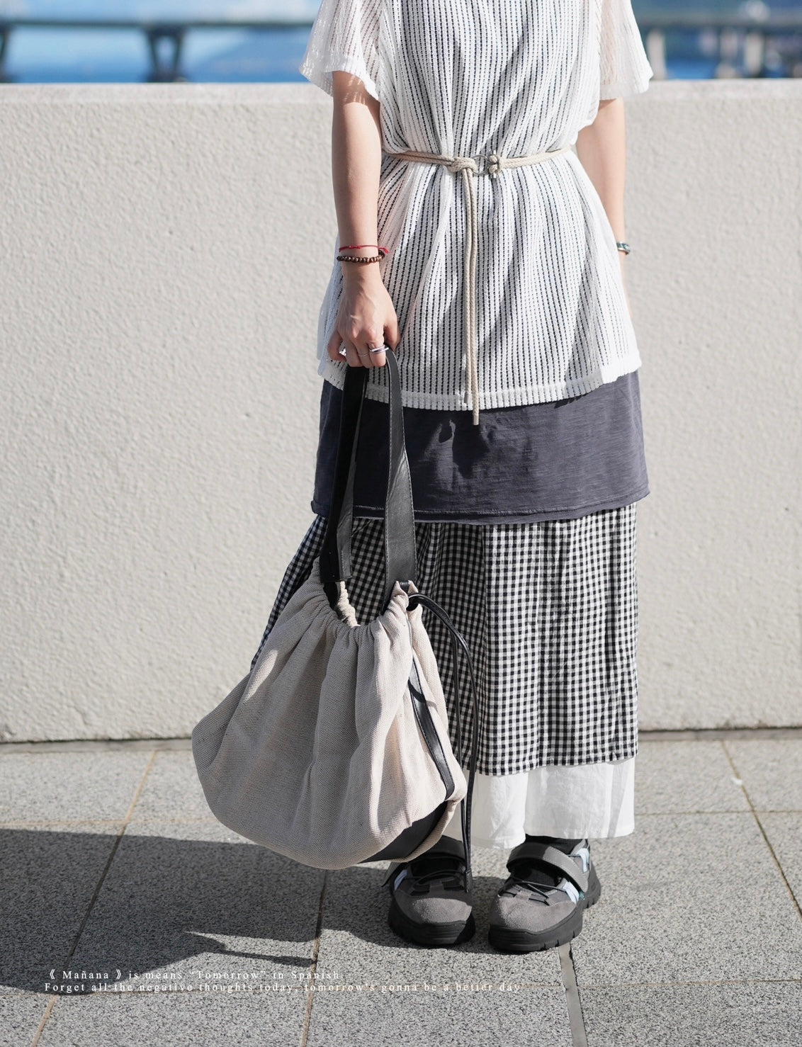 MZ381 Canvas Shoulder Bag