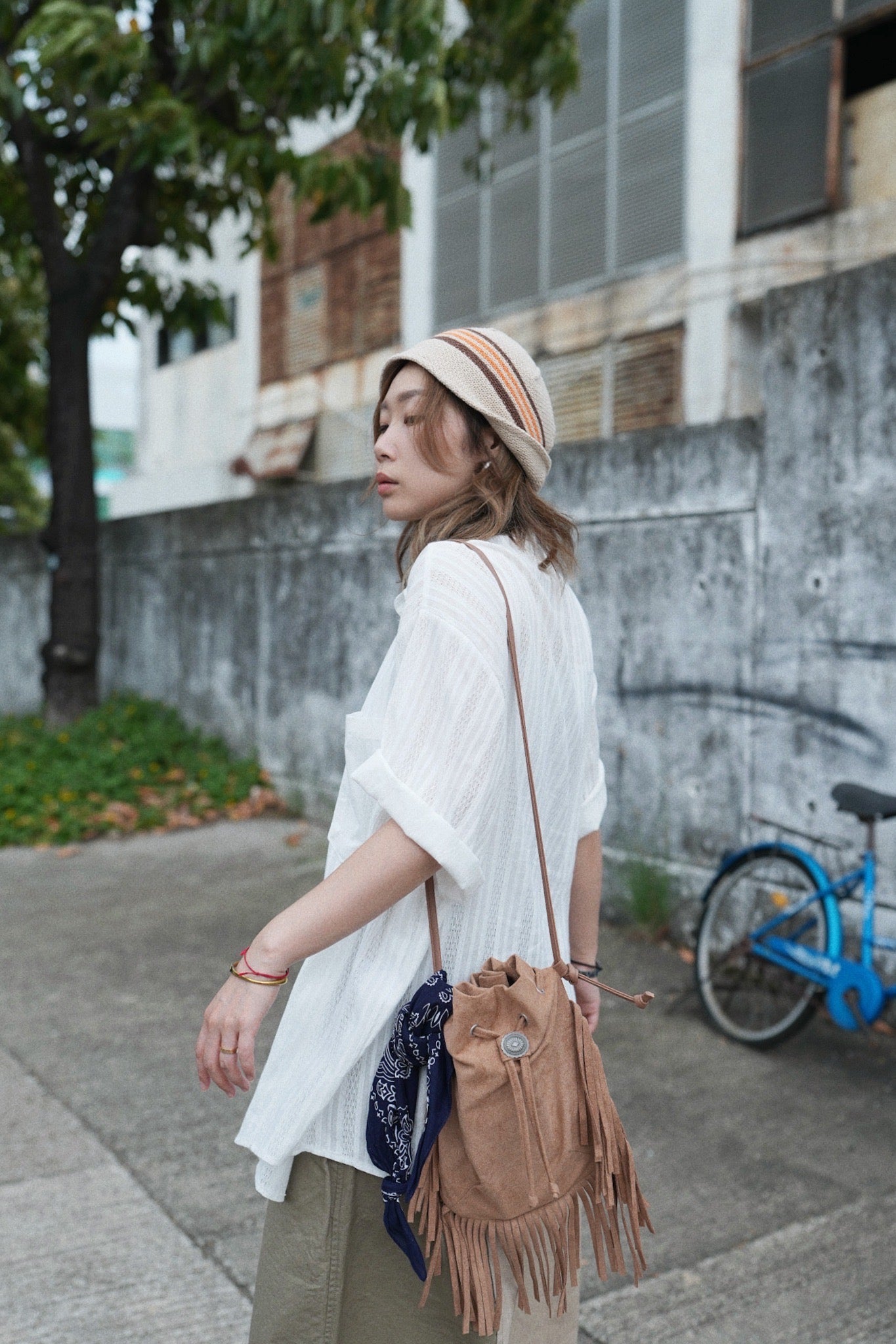 NA444 CONCHO SUEDE BAG