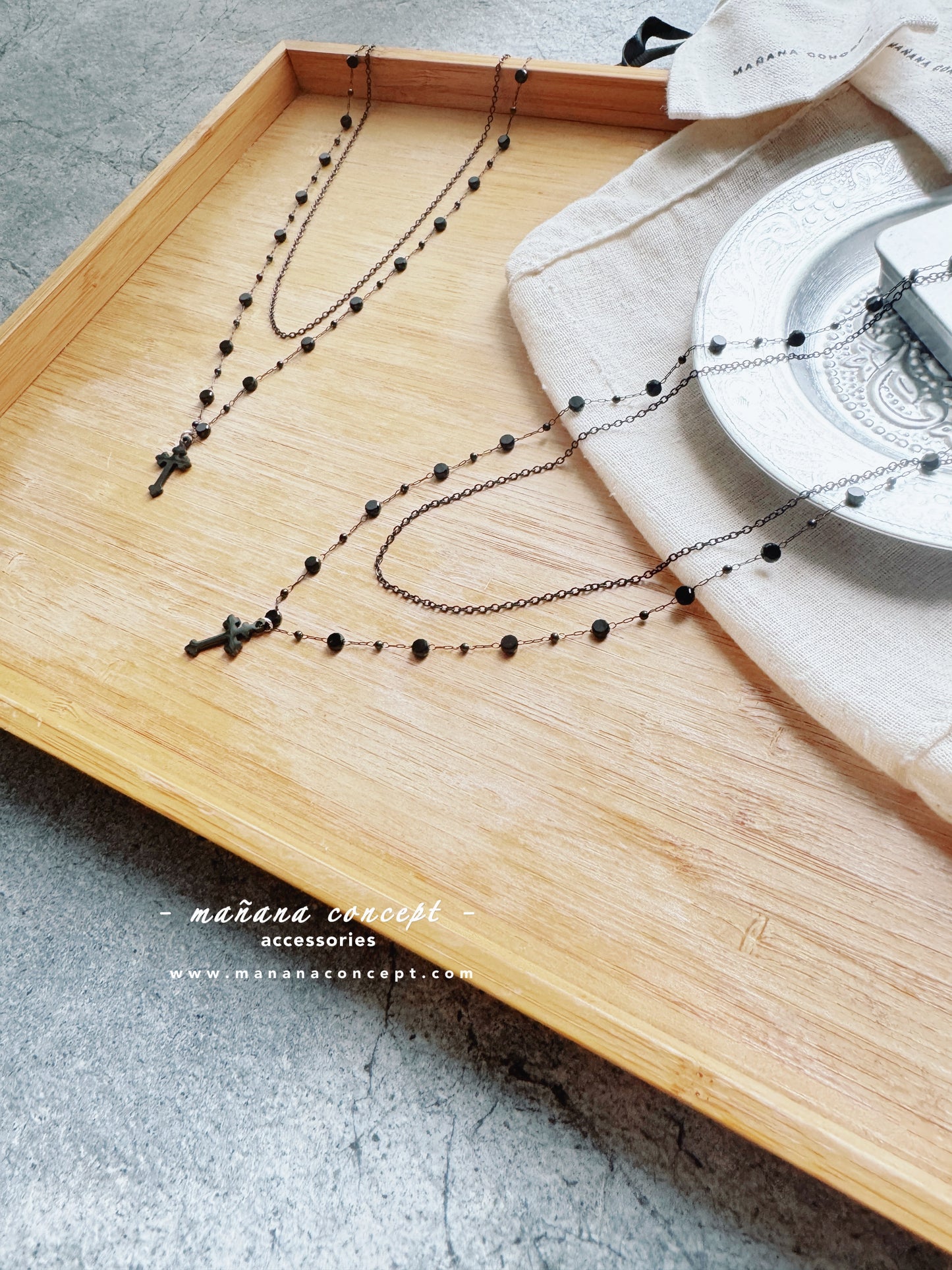 MZ634 DOUBLE LAYERED CROSS NECKLACE