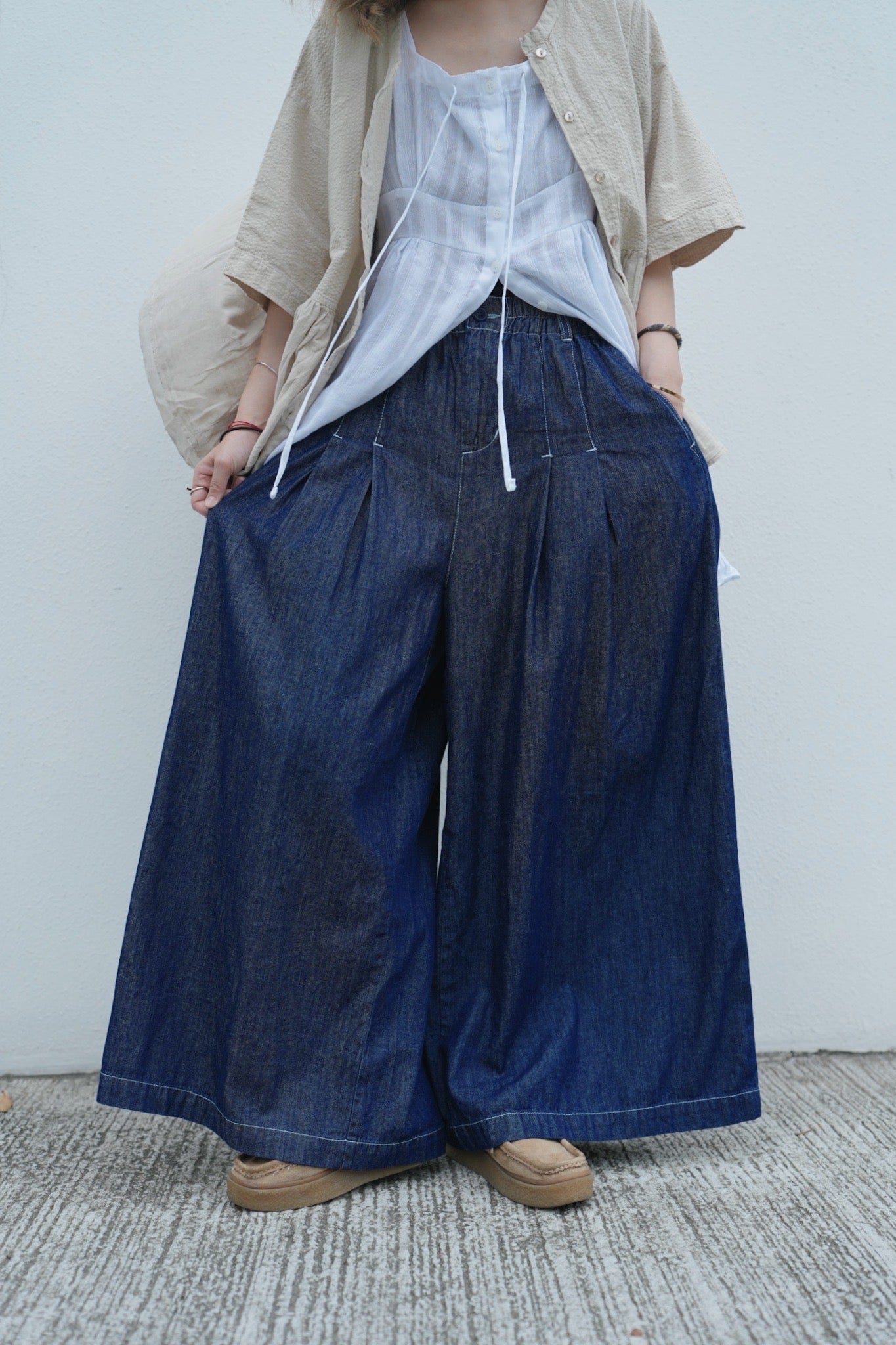 CA698 PLEATED DENIM JEANS