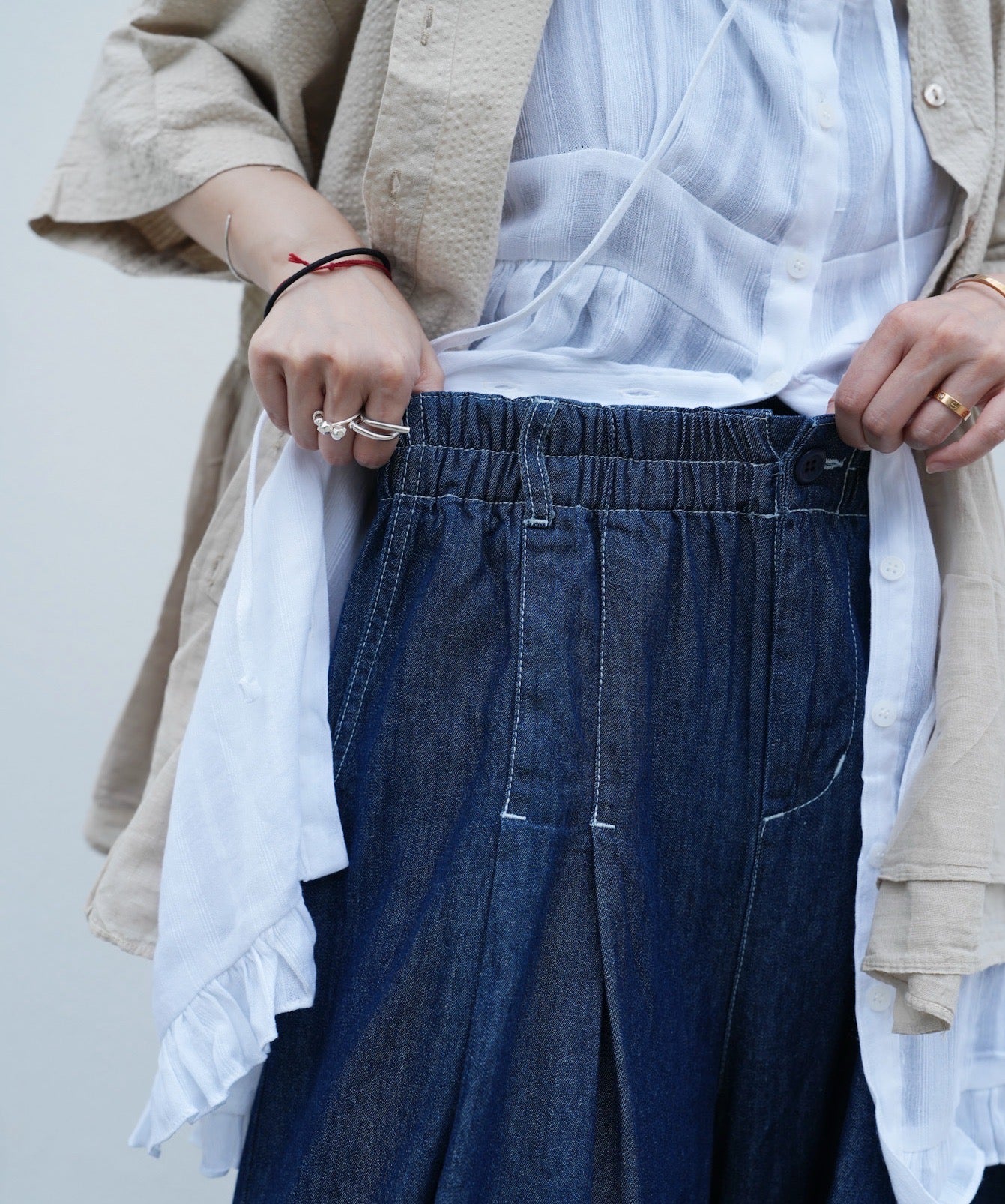 CA698 PLEATED DENIM JEANS