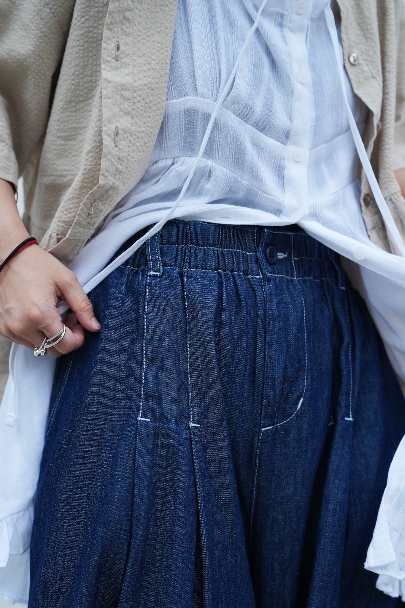 CA698 PLEATED DENIM JEANS