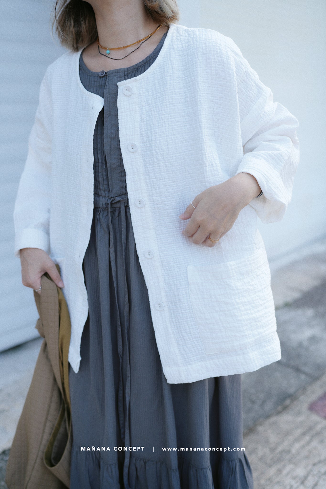 CA656 Hikari Light-Weight Crepe Cardigan