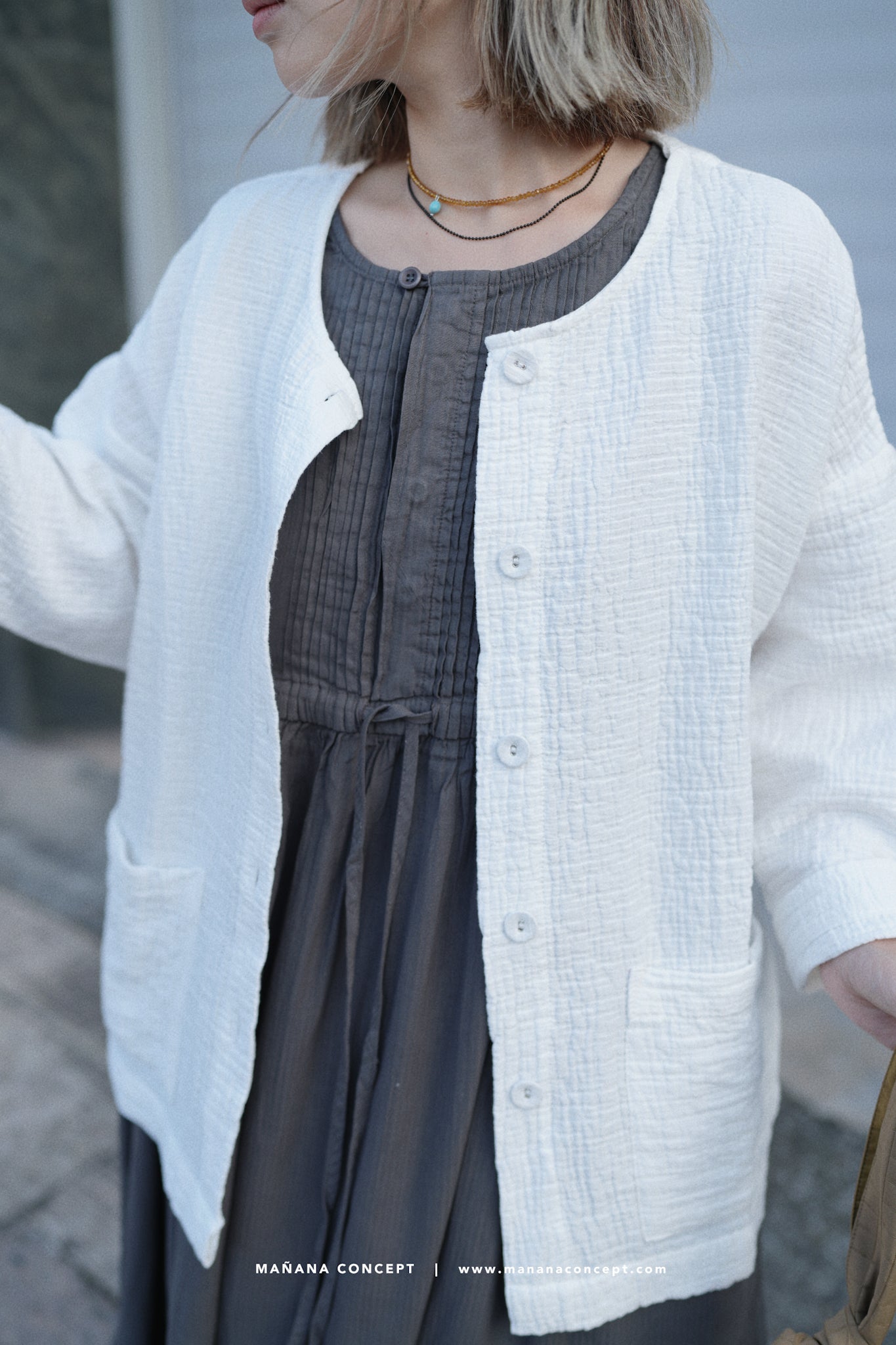 CA656 Hikari Light-Weight Crepe Cardigan