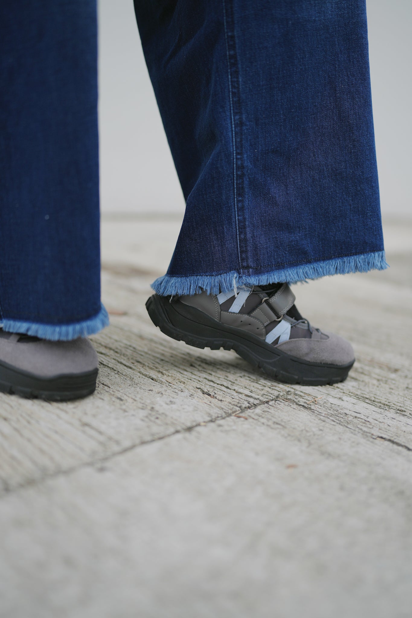 CA618 Fringed Denim Washed Jeans