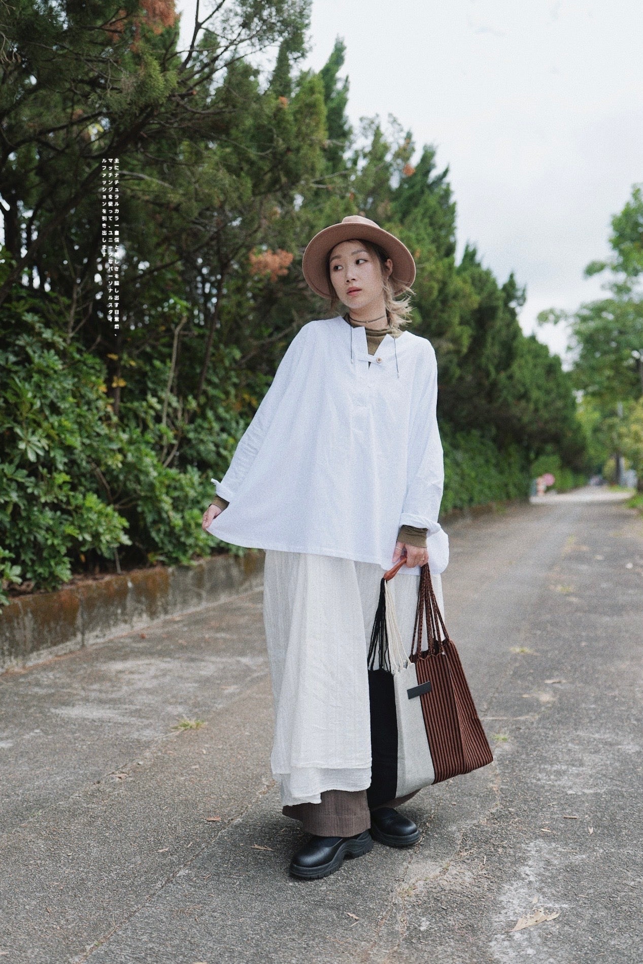 MZ625 V-NECK BUTTON TOP