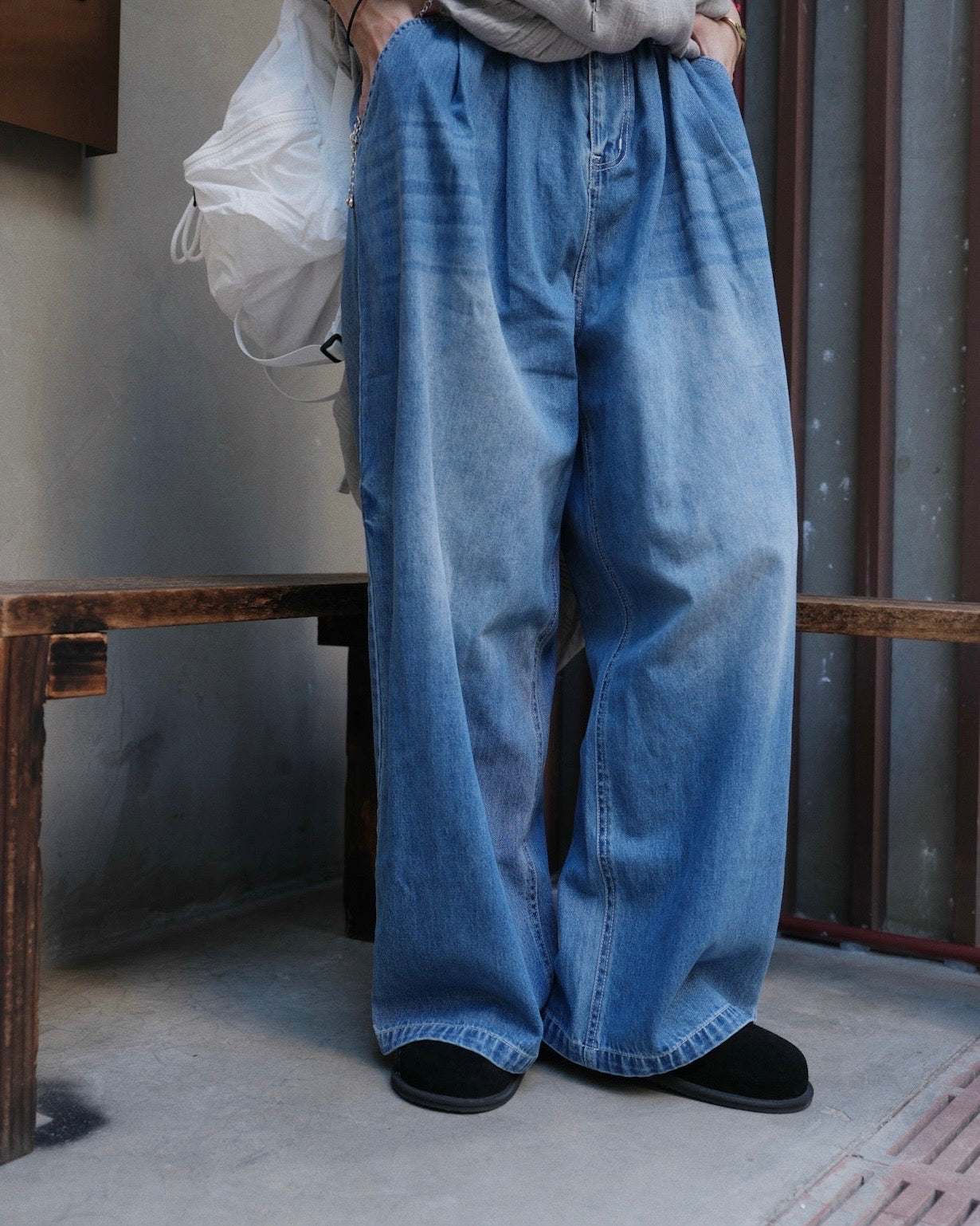 CA909 STONE WASHED DENIM JEANS