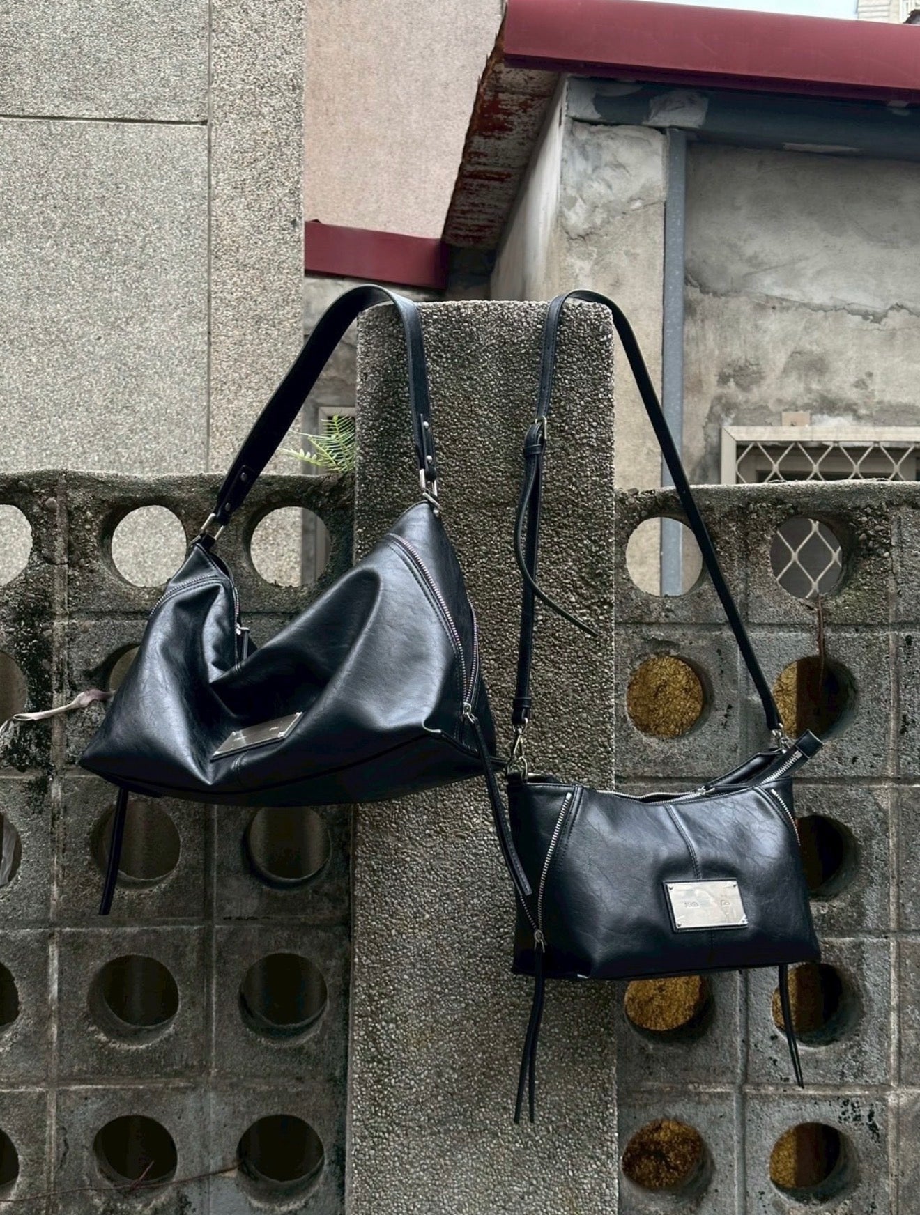 【斷貨王】MATIN KIM SIDE ZIPPER SHOULDER BAG