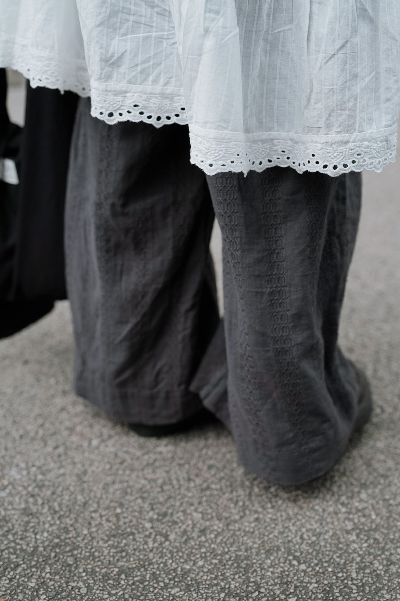 CB139 CORDED EMBROIDERY PANTS