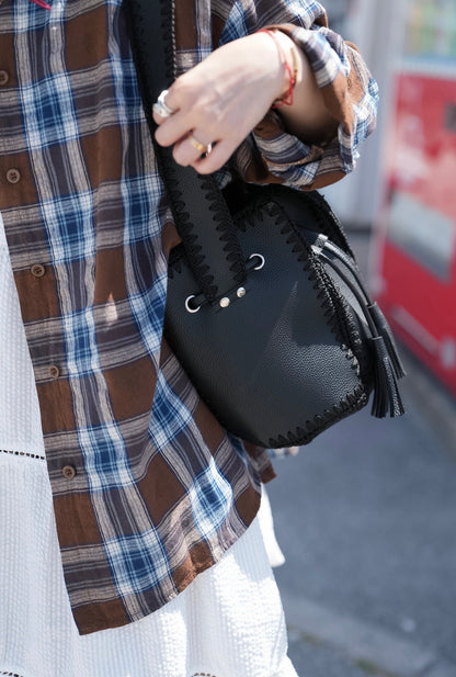 NA470 STITCHING FRINGED SHOULDER BAG