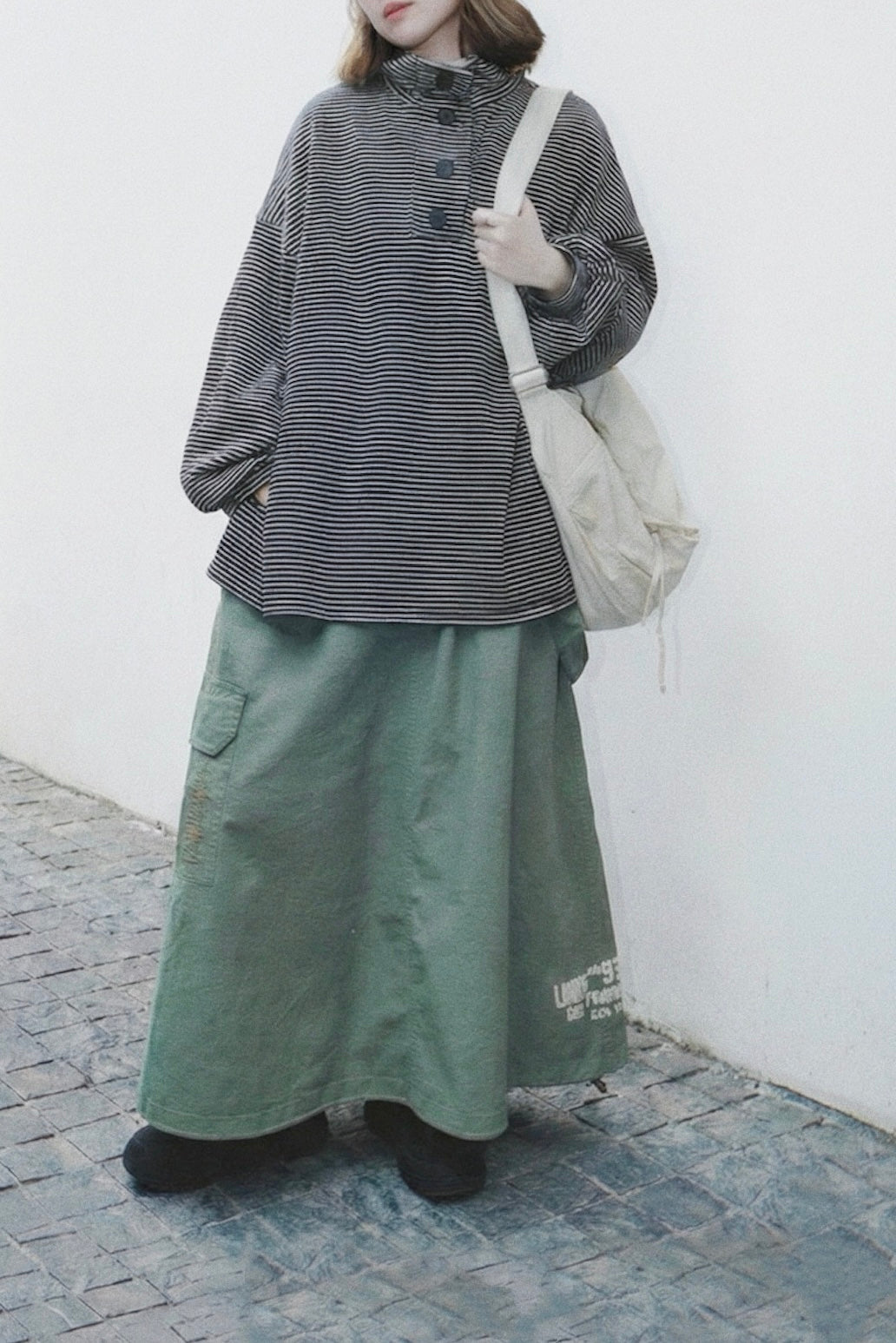 MZ910 BOTTLE NECK OVERSIZED STRIPE TOP