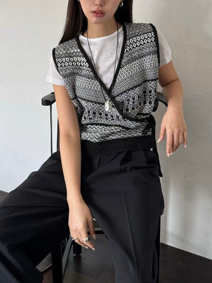 MZ996 CROPPED KNIT V-NECK VEST