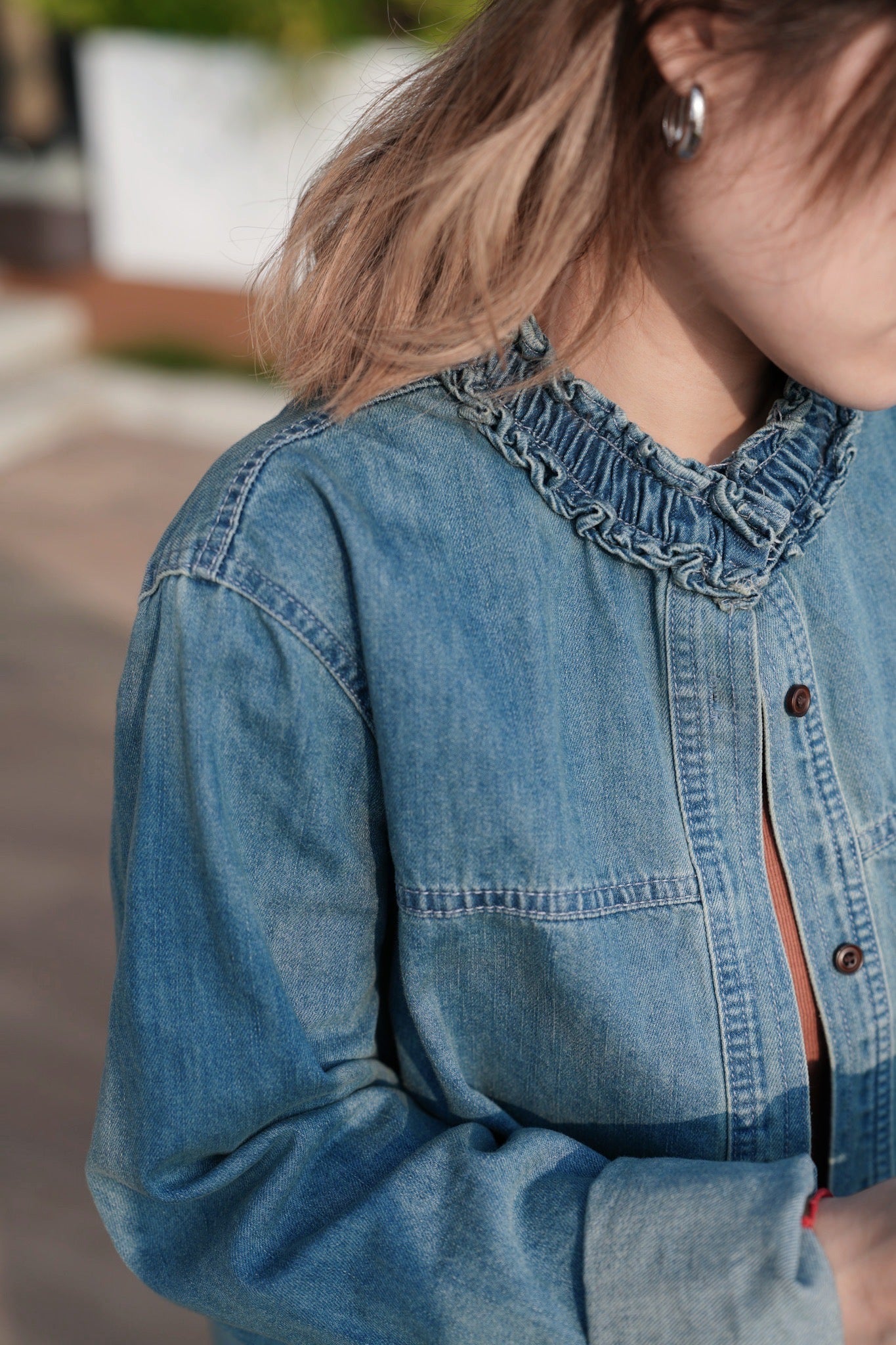 MZ948 RUFFLED COLLAR NECK DENIM SHIRT