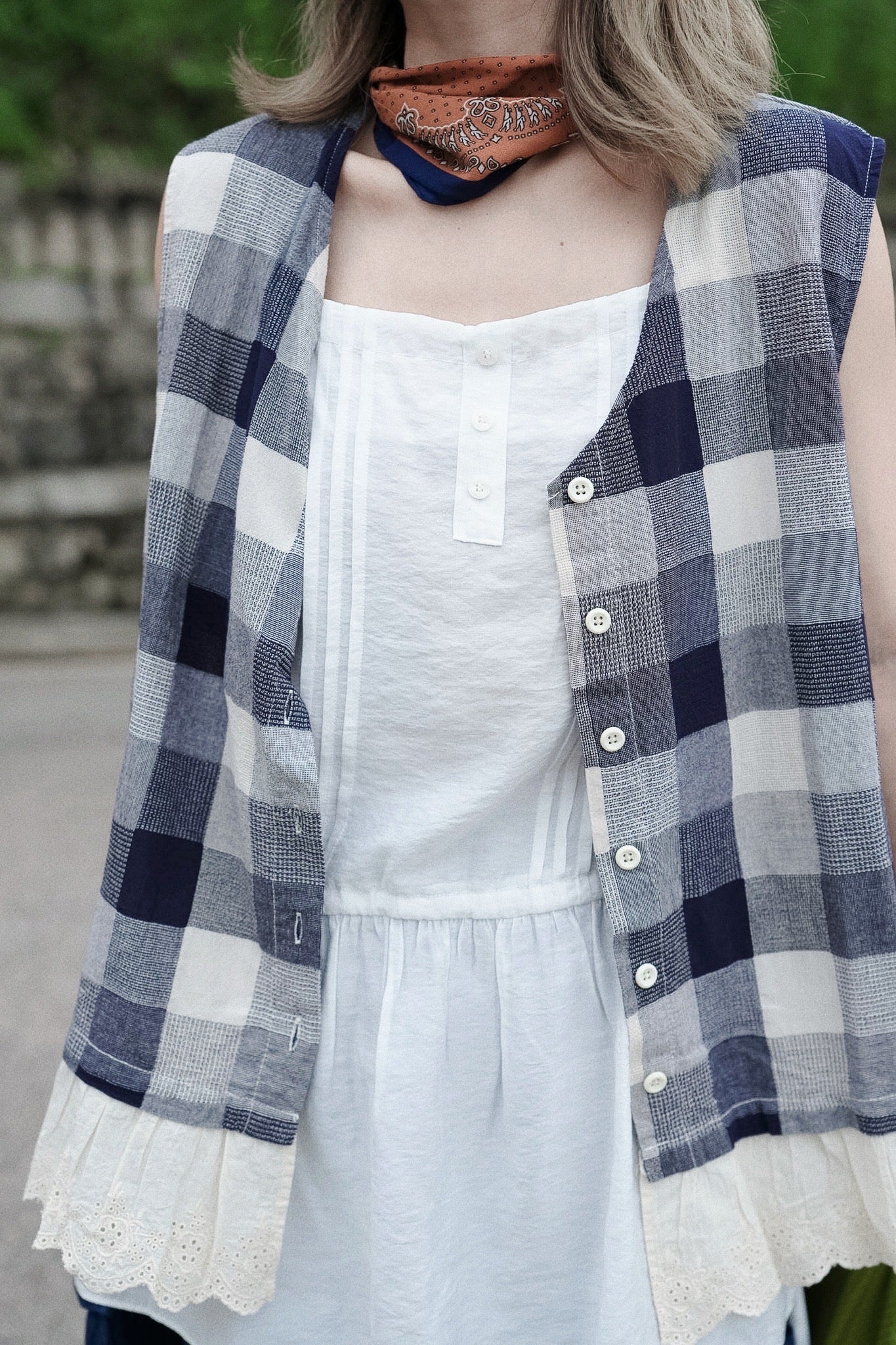 MZ994 PINTUCK SLEEVELESS TOP