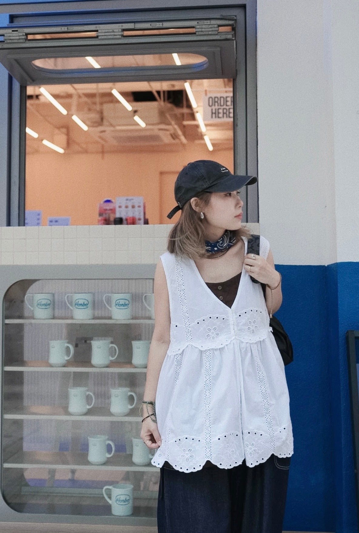 CA921 EMBROIDERED LACE VEST