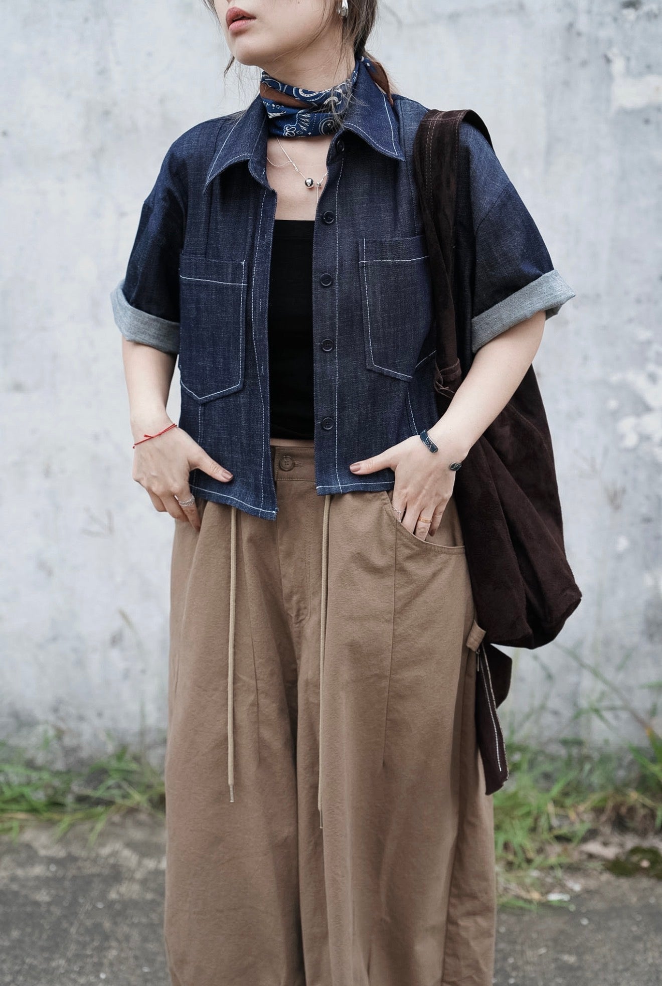 MZ974 DENIM POCKET CROPPED SHIRT
