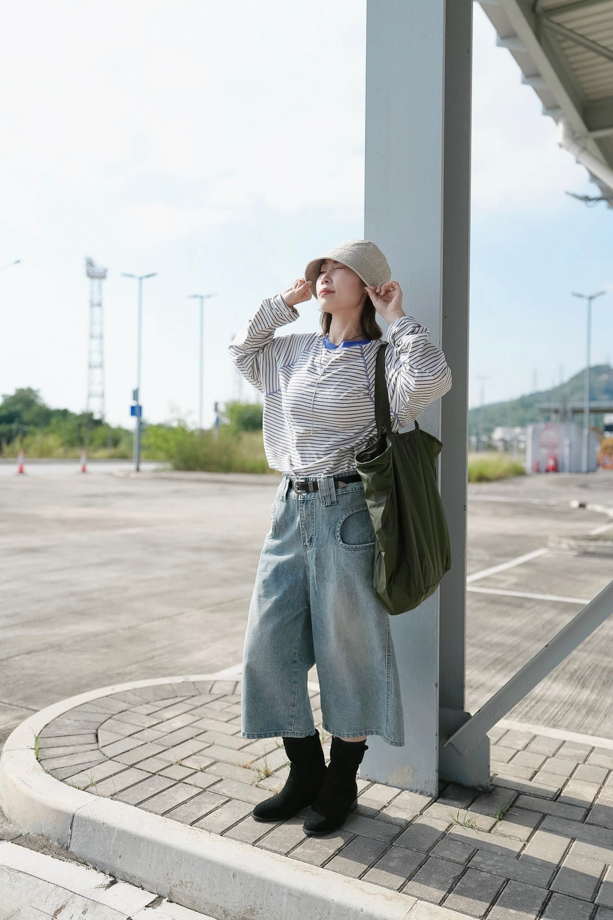 MB058 BAGGY FADED DENIM SHORTS