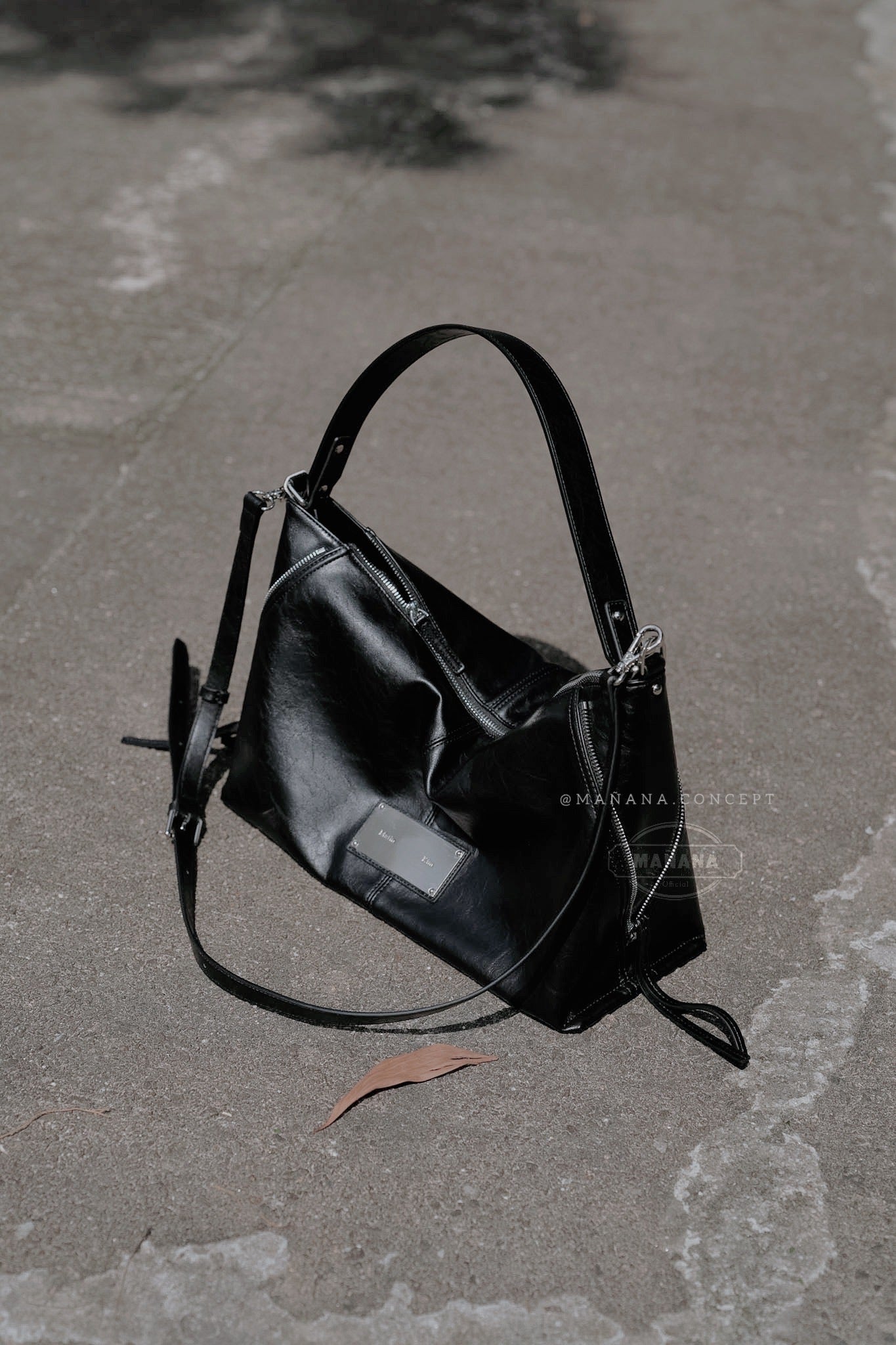 ❗️斷貨王❗️MATIN KIM SIDE ZIPPER SHOULDER BAG - BLACK/GREY/DK BROWN