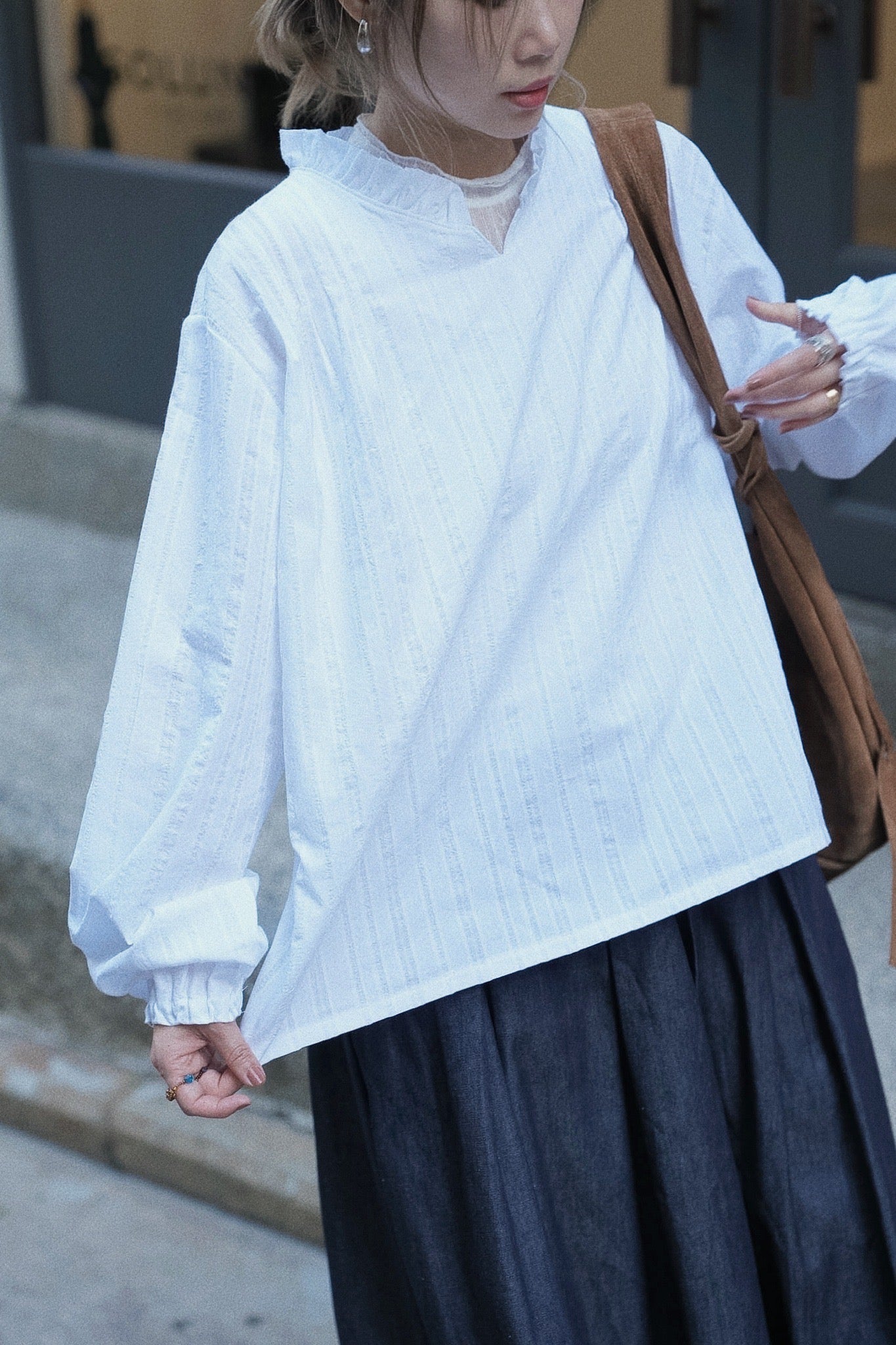 MZ967 RUFFLE COLLAR DOBBY BLOUSE