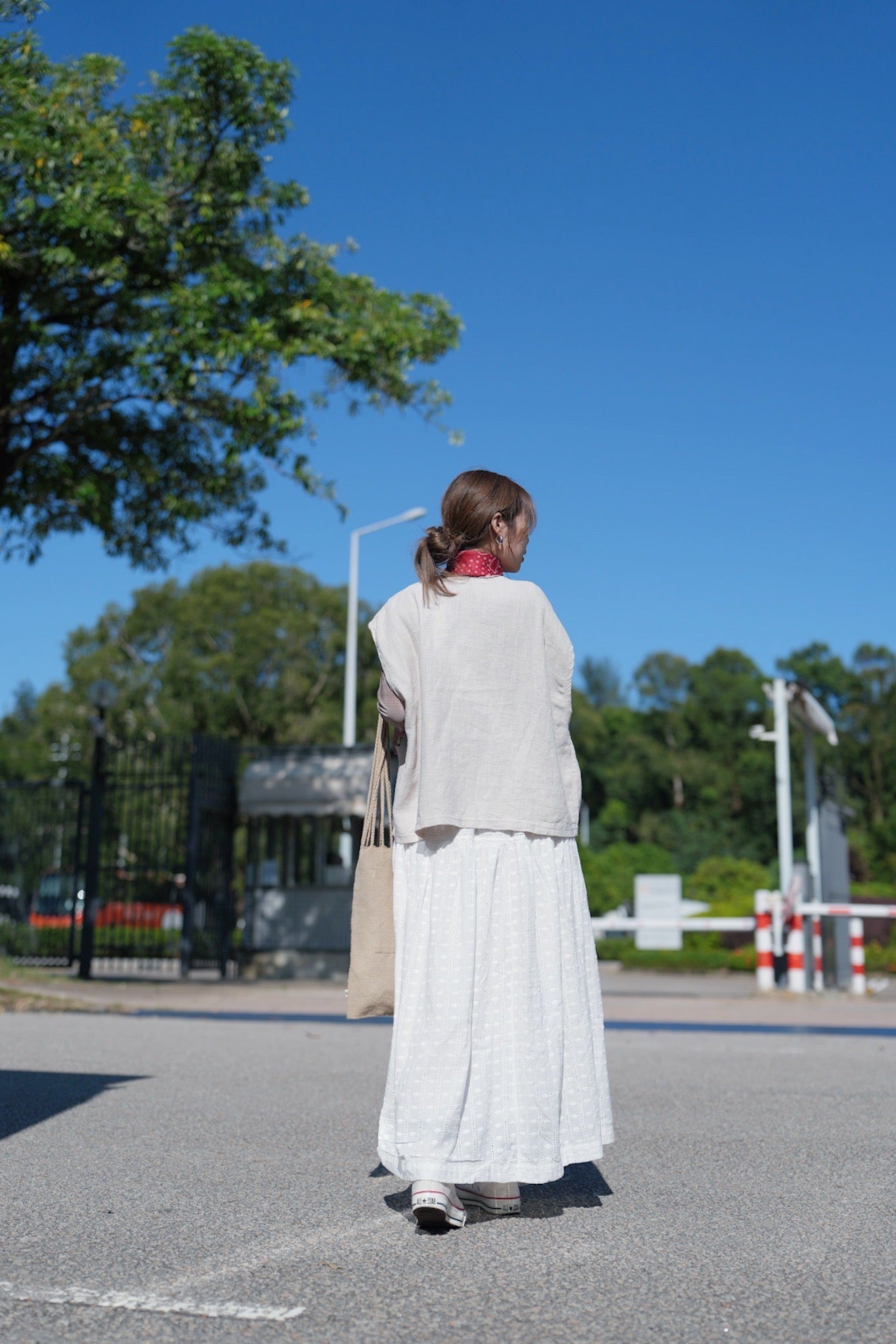 MZ811 V- NECK LINEN VEST