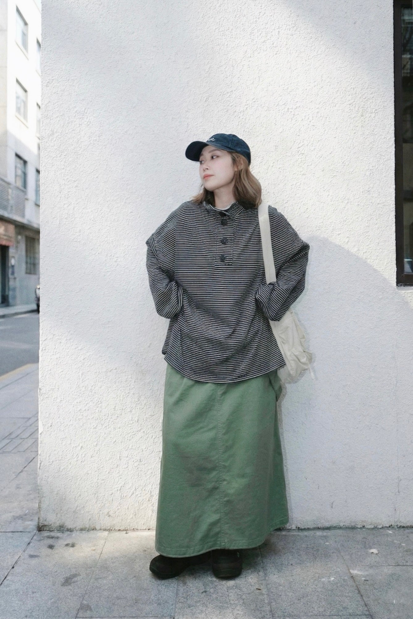 MZ910 BOTTLE NECK OVERSIZED STRIPE TOP