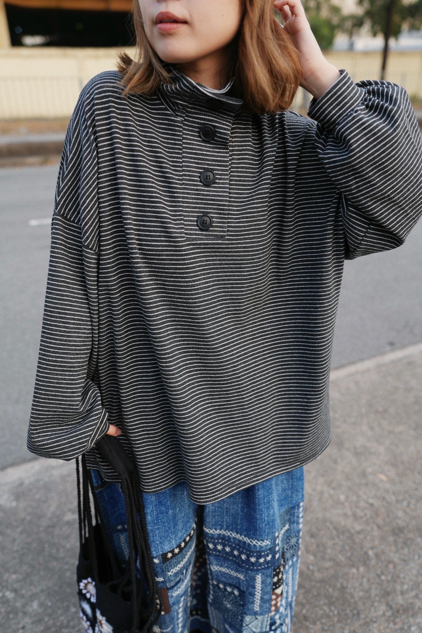 MZ910 BOTTLE NECK OVERSIZED STRIPE TOP