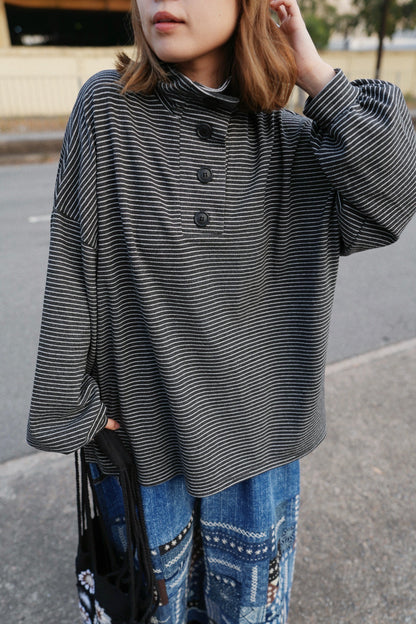 MZ910 BOTTLE NECK OVERSIZED STRIPE TOP