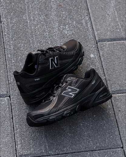 NEW BALANCE - U740