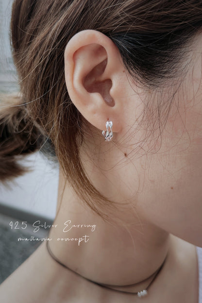 MB027 925 SILVER TWISTED HUGGIE EARRINGS〔 L'Heure Bleue 〕