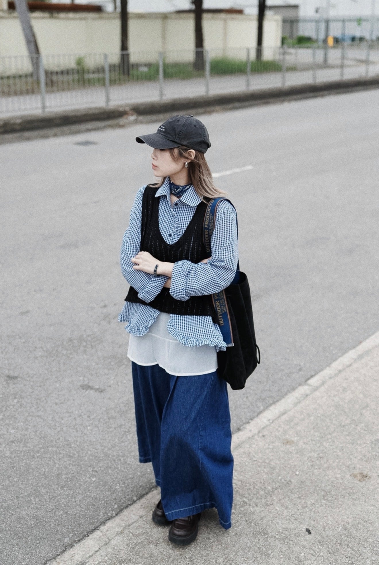 MZ968 V-NECK KNIT VEST WITH CONCHO BELT