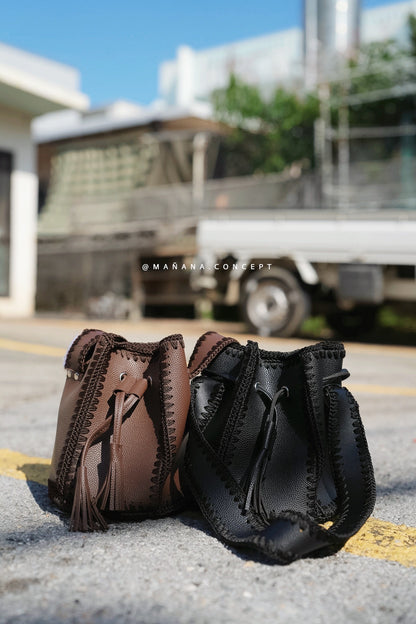 NA470 STITCHING FRINGED SHOULDER BAG