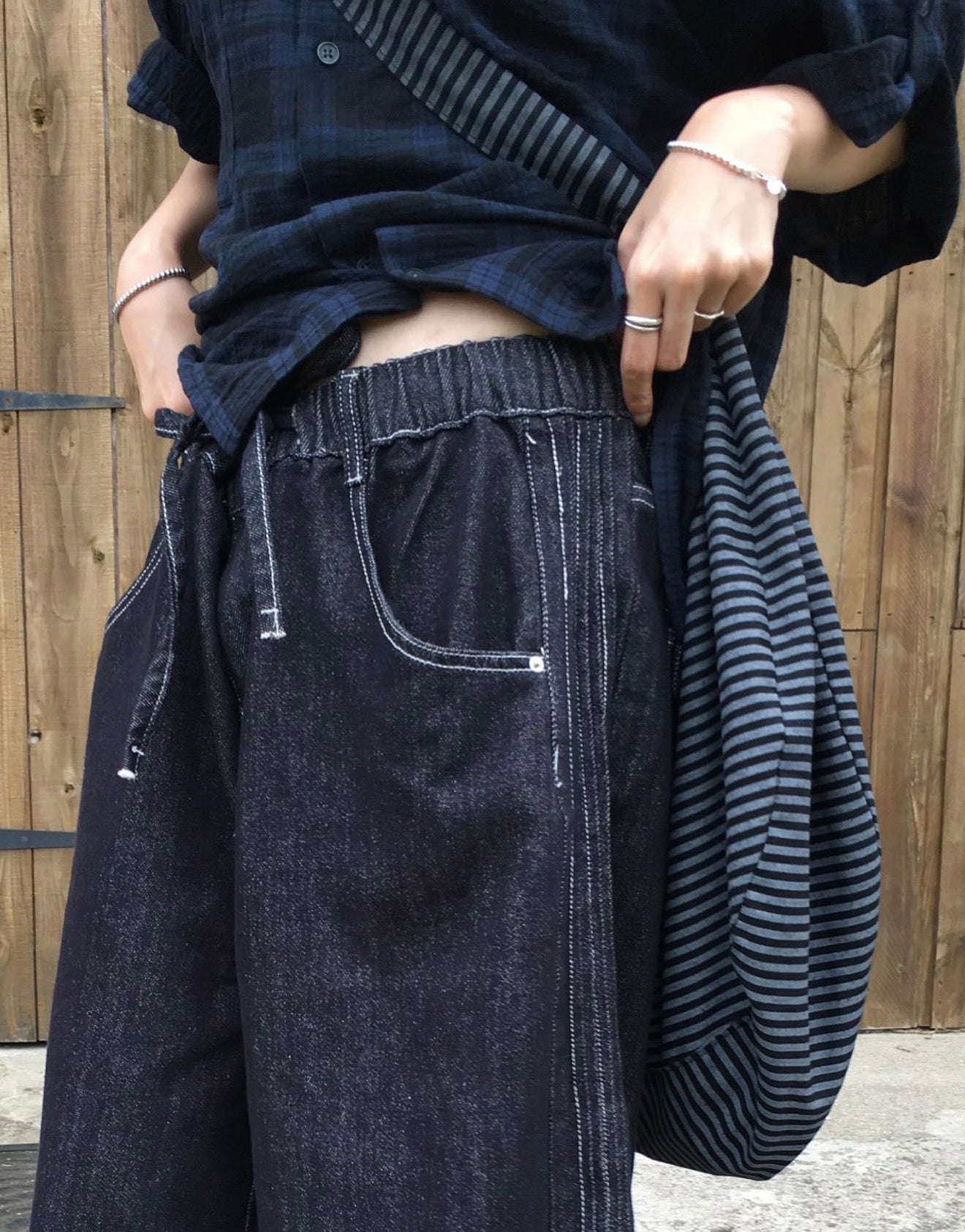 MZ906 UNISEX PLEATED DENIM SHORTS