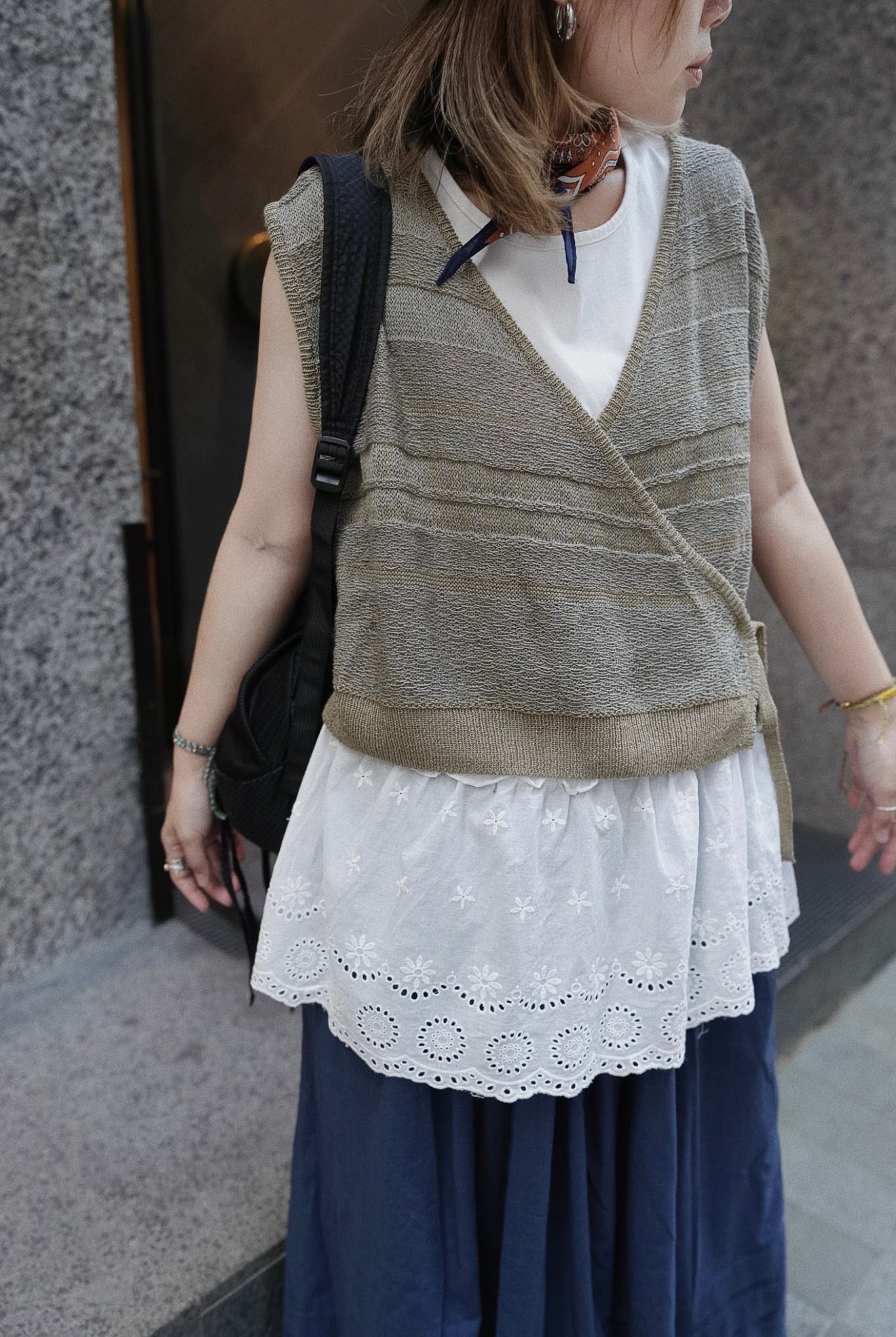 CB111 EMBROIDERY SLEEVELESS TOP