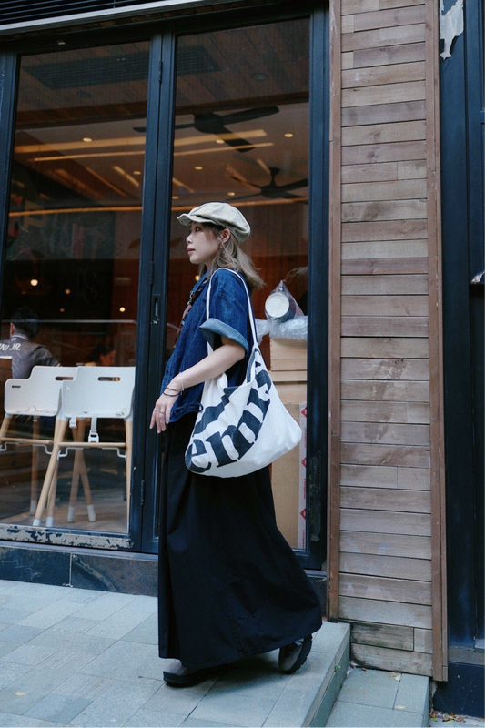 emis - Cropped Logo Tote Bag