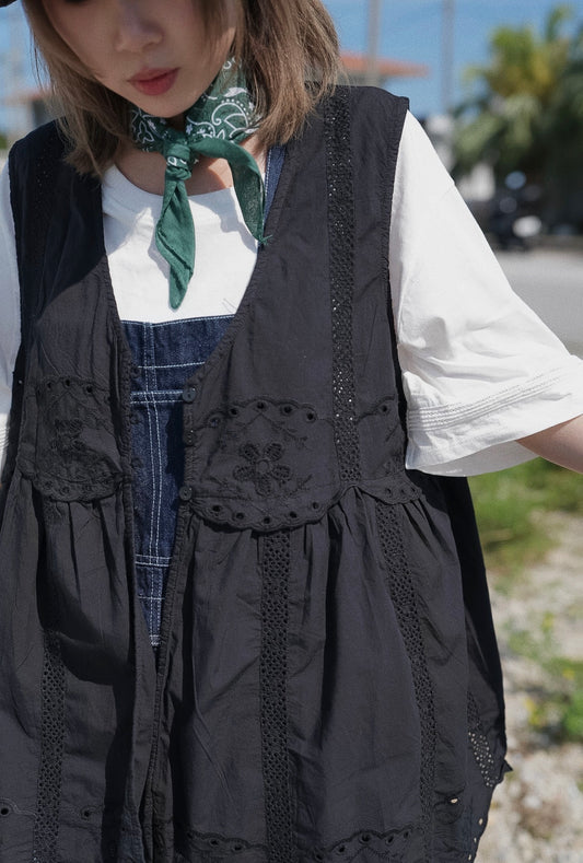 CA921 EMBROIDERED LACE VEST