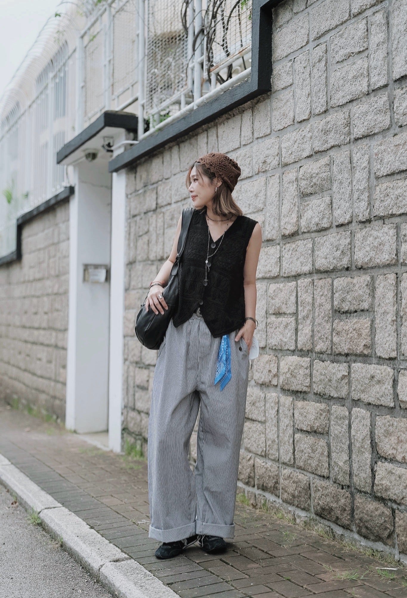NA486 V-NECK LACE VEST