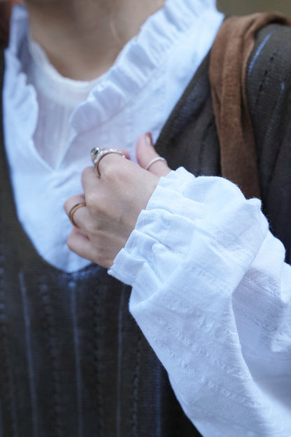 MZ967 RUFFLE COLLAR DOBBY BLOUSE