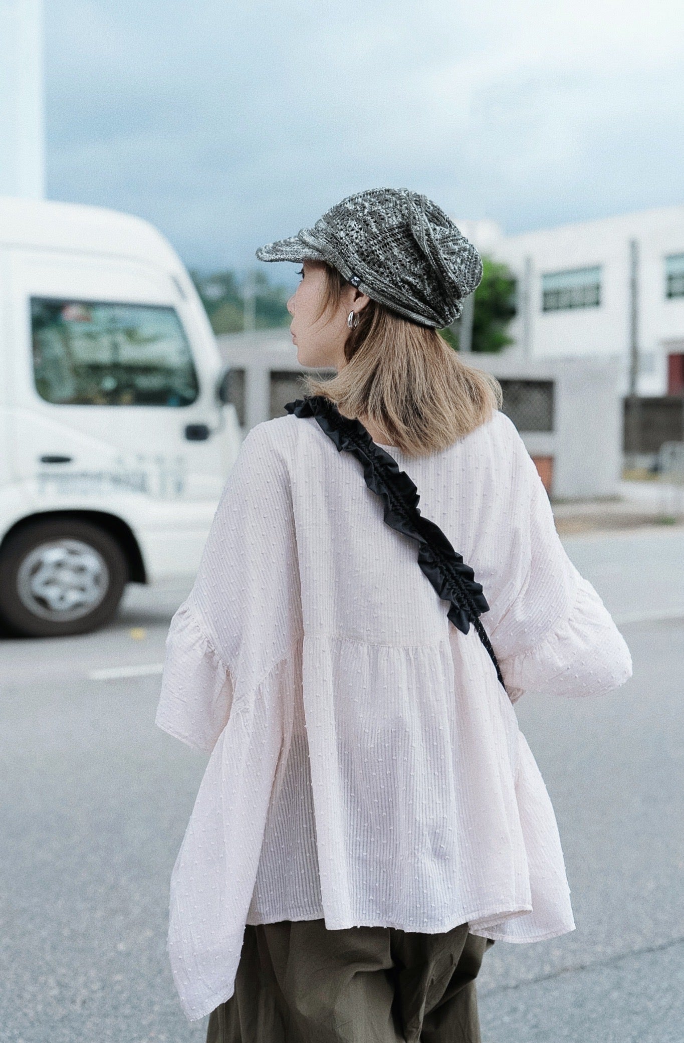 NA472 FRILL SMARTPHONE SHOULDER STRAP