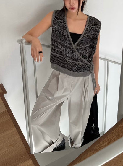 MZ996 CROPPED KNIT V-NECK VEST